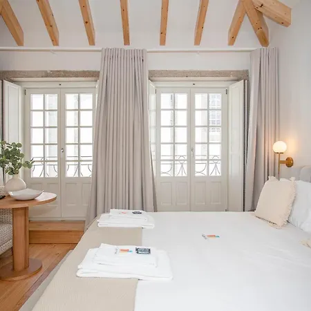 Liiiving In Porto- Clerigos Boutique דירה פורטו