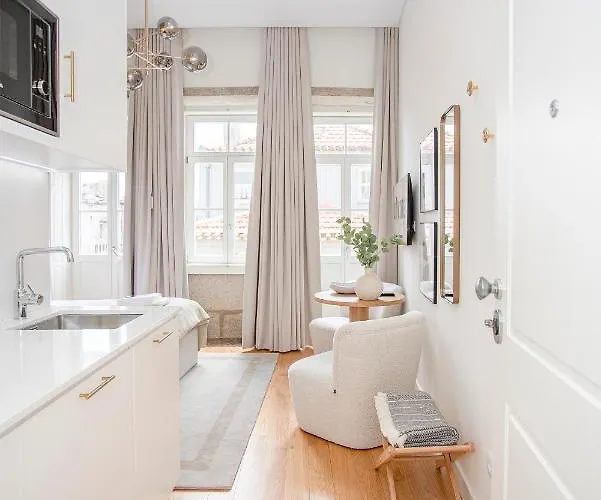 Liiiving In Porto- Clerigos Boutique