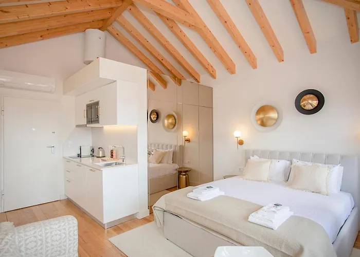 Liiiving In Porto- Clerigos Boutique