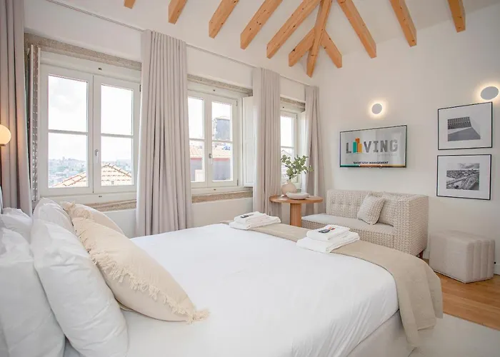 Liiiving In Porto- Clerigos Boutique פורטו