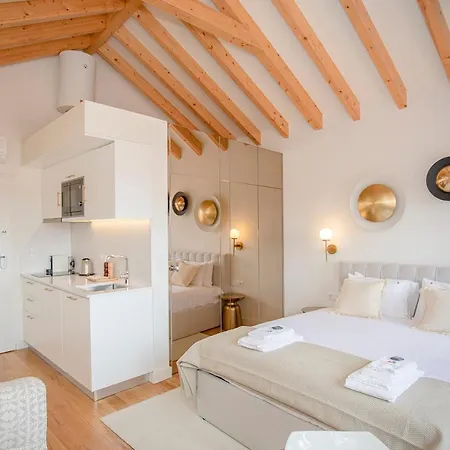 Liiiving In Porto- Clerigos Boutique