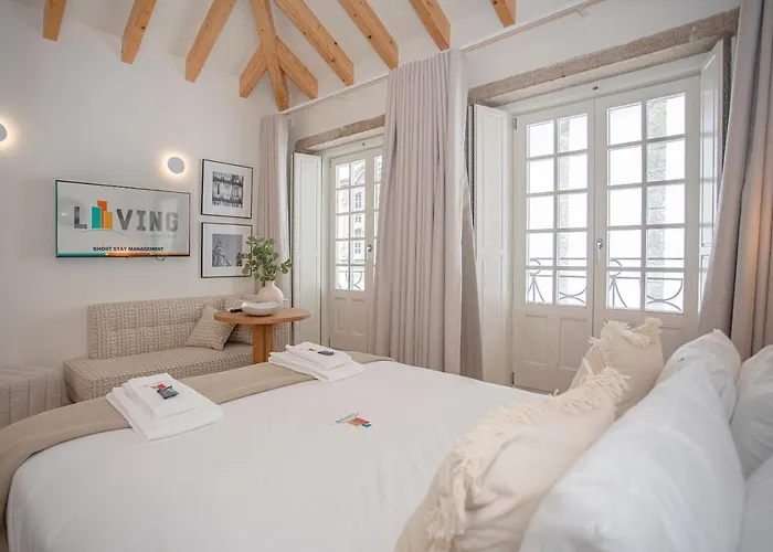 Liiiving In Porto- Clérigos Boutique