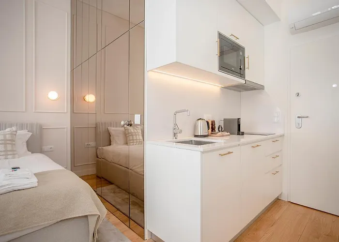 Liiiving In Porto- Clerigos Boutique