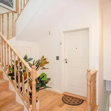 Liiiving In Porto- Clerigos Boutique * ポルト