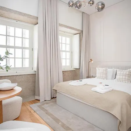 Liiiving In Porto- Clerigos Boutique ポルト