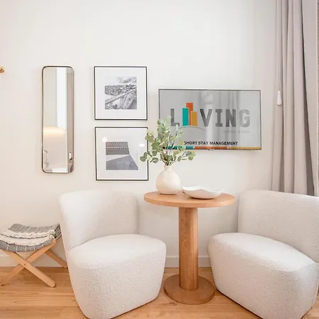 Liiiving In Porto- Clerigos Boutique * ポルト