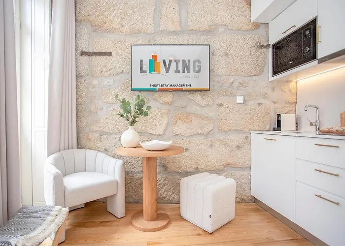 Liiiving In Porto- Clerigos Boutique 포르투