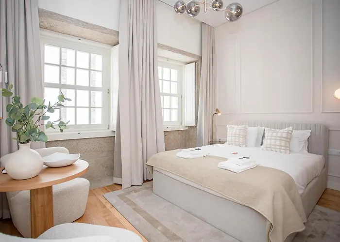 Liiiving In Porto- Clerigos Boutique 포르투